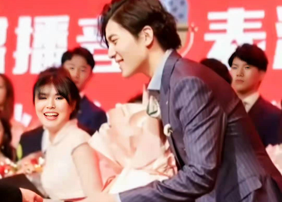 2021艺考迎来高颜值“新校草”，身高1米92，网友：好像木村拓哉