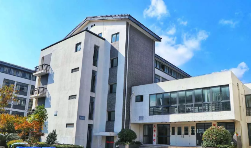 火了！江苏“高颜值”大学：坐拥空调宿舍，出门就是地铁，小龙虾吃到爽！