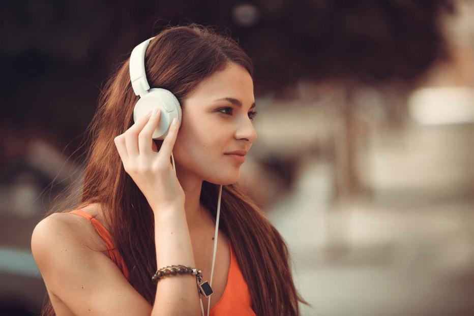 声卡选购指南：超越AirPods，探索更多优质耳机选择