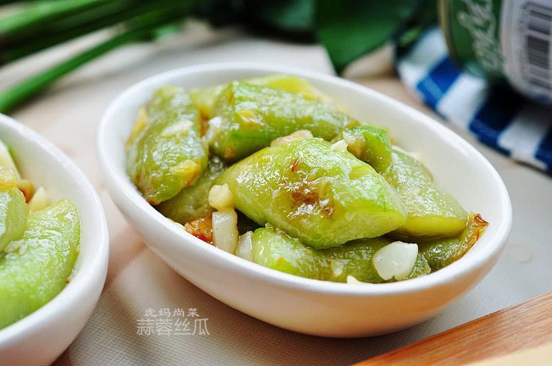 夏天多吃丝瓜有益，这3种做法，翠绿不发黑，清火养皮肤