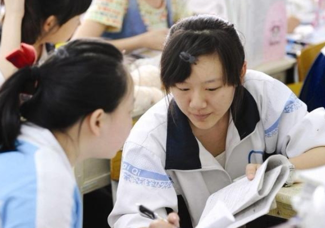 烈士子女高考加20分惹争议，网友表示不公平，女孩的话让人沉默