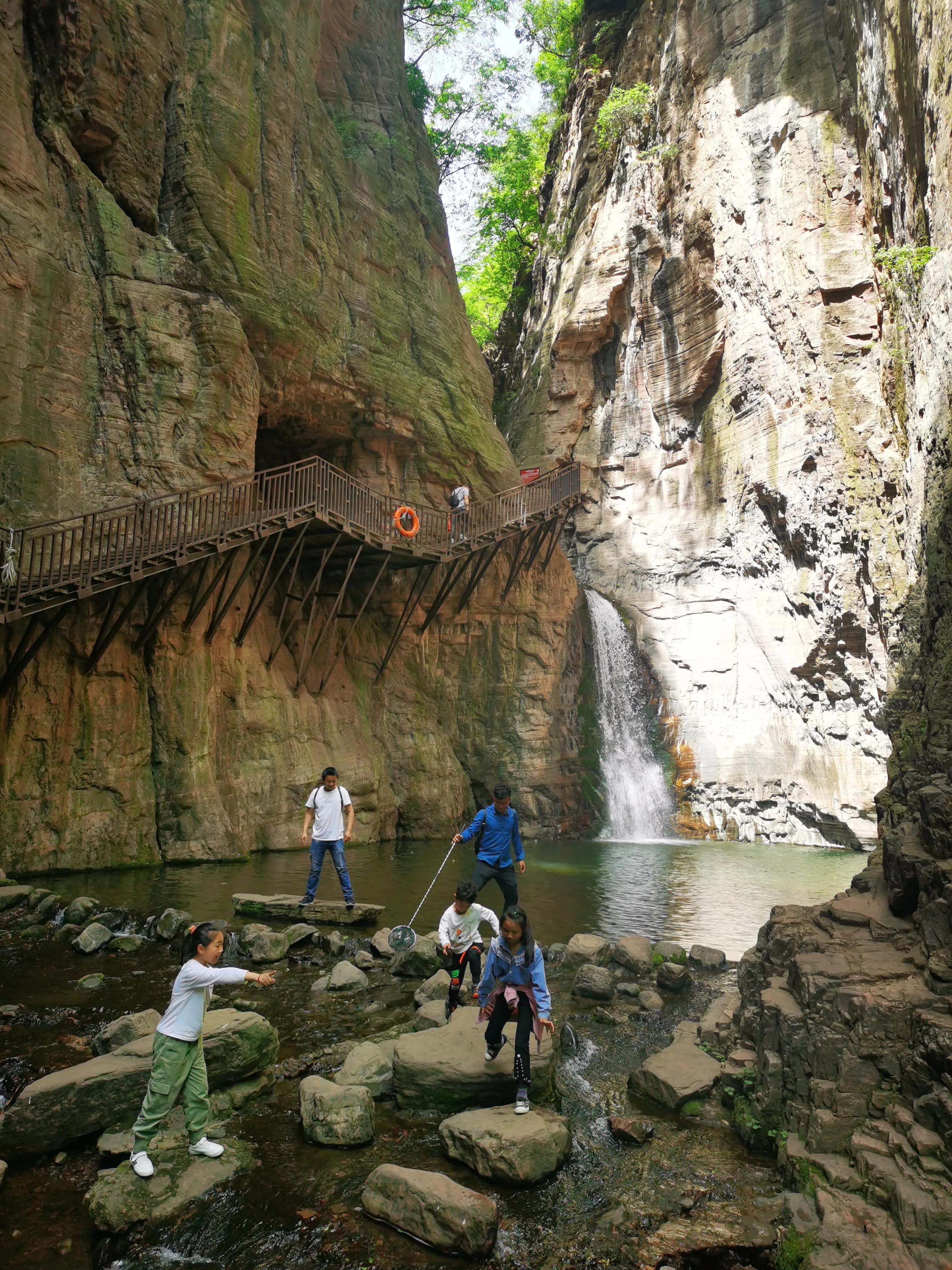 龙潭大峡谷在哪(洛阳龙潭大峡谷,古海奇峡地质画廊,景色不输红石峡,却