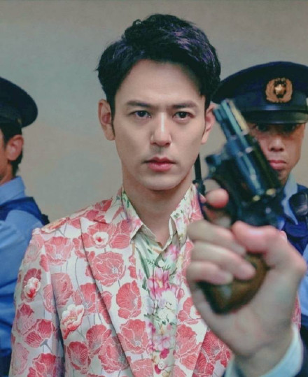 街探案3野田昊同款粉色风衣外套太绝了-唐人街探案3野田昊同款衣服