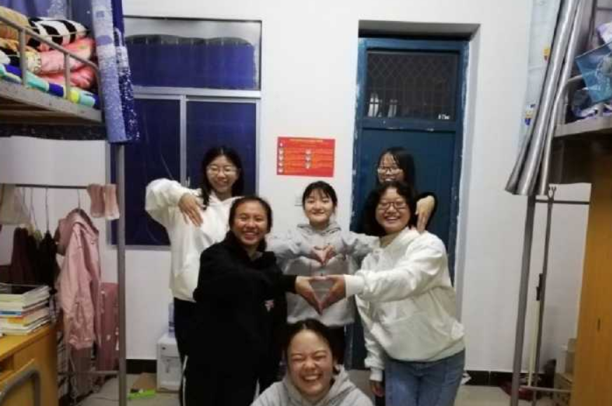 某大学推出“夫妻宿舍”，让学生夫妇同住，单身狗流下羡慕的泪水