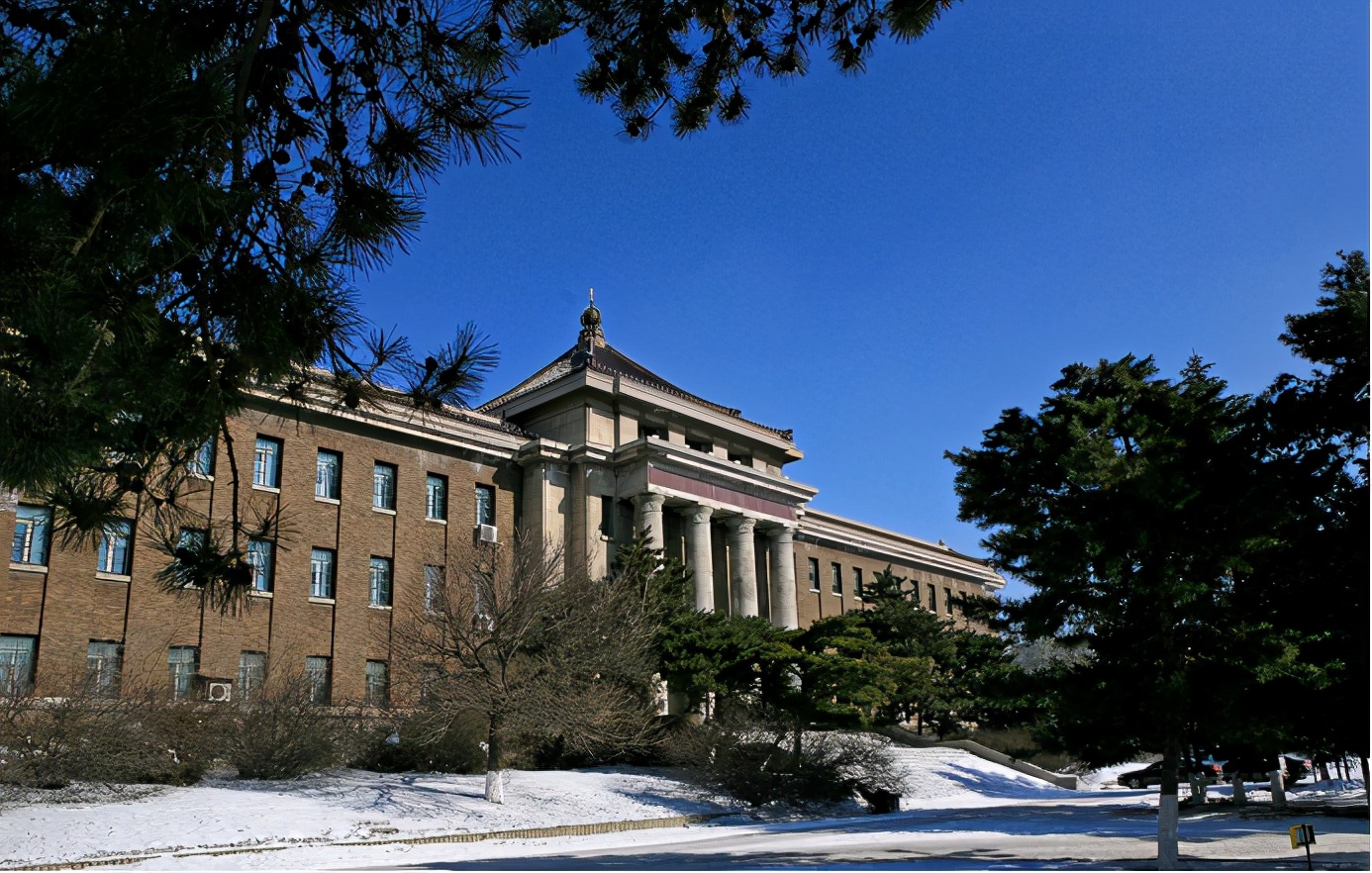 他主动勾搭日本关东军，只为光复大清，忠心应该被理解原谅吗？