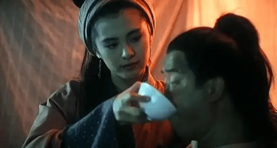 32年前王祖贤这部港片，“破尺度”出演，虽删减8分钟却依然经典