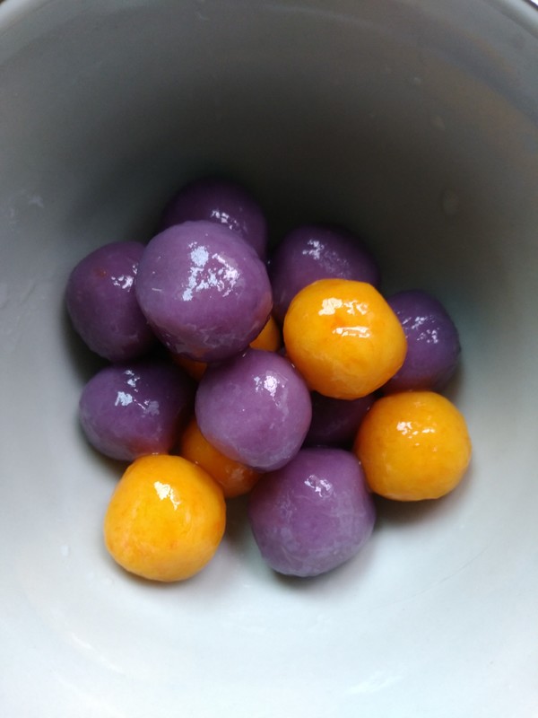 自制芋圆，软糯香甜，一口好几个，美味又嫩滑，在家也能自己做