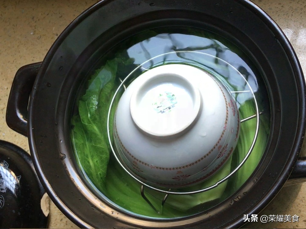 家传秘制的咸酸菜做法，5天就能吃了，色泽金黄又酸咸脆