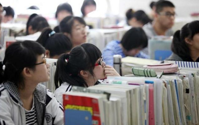 高考前三次阶段模拟考，哪场考试尤为重要？学生家长需要重点关注