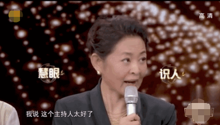 董卿当年有多美？柳叶细眉配丹凤眼温婉动人，赵忠祥赞其大气知性