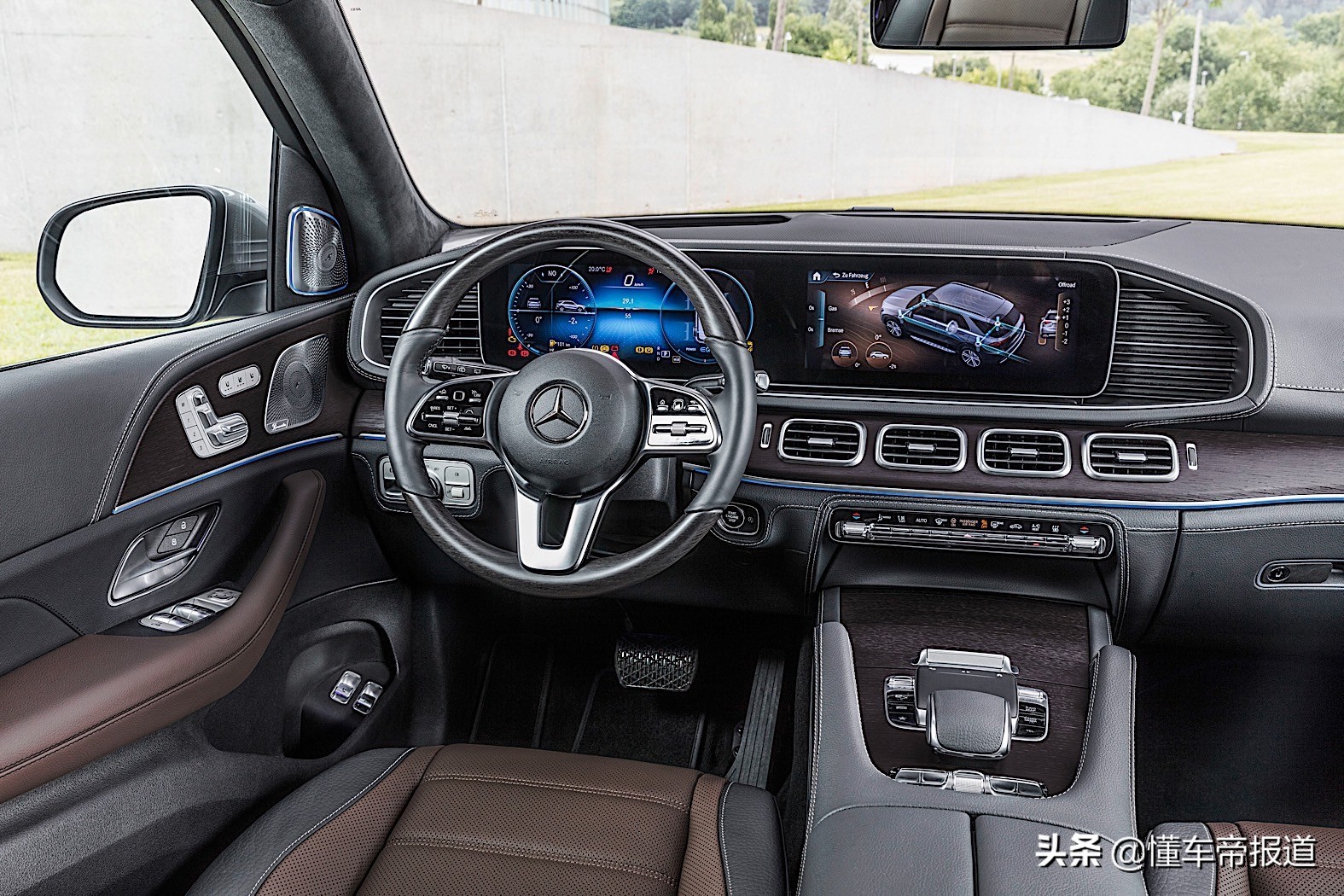 新车 </p><p>　　 约合人民币55.8万元起售，新款奔驰GLE发布，宝马X5老对手