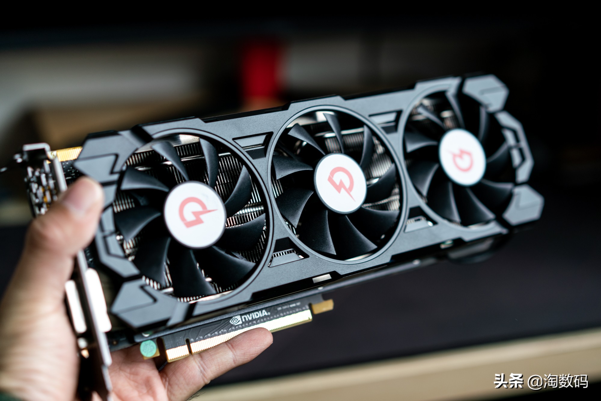 头铁入手￥1799的GTX1080显卡，先拆再测保平安，还一年保修