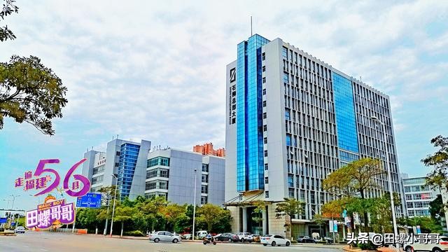 福建最牛服装镇，有近千家企业，产品畅销全球，城建犹如地级市