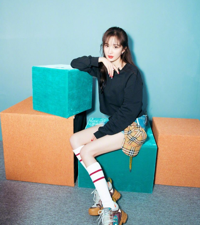 杨幂家里有3人考清华1人哈佛，她本人也是学霸，家庭环境很重要