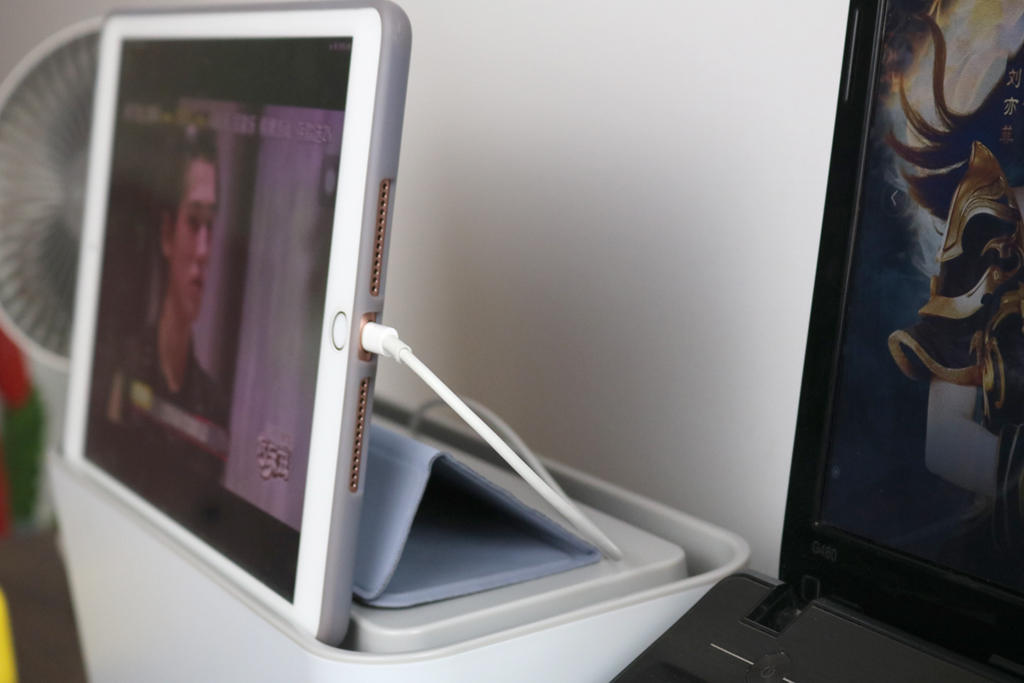 桌面排线凌乱有高招 奥睿科帮你整理 秒变整洁