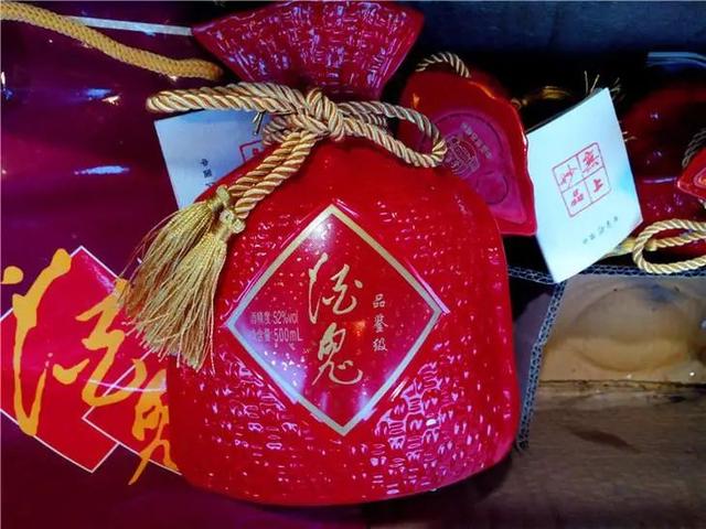 劝君一樽酒鬼酒，酒香余韵赛神仙，谁的心事，都逃不过这碗酒鬼酒