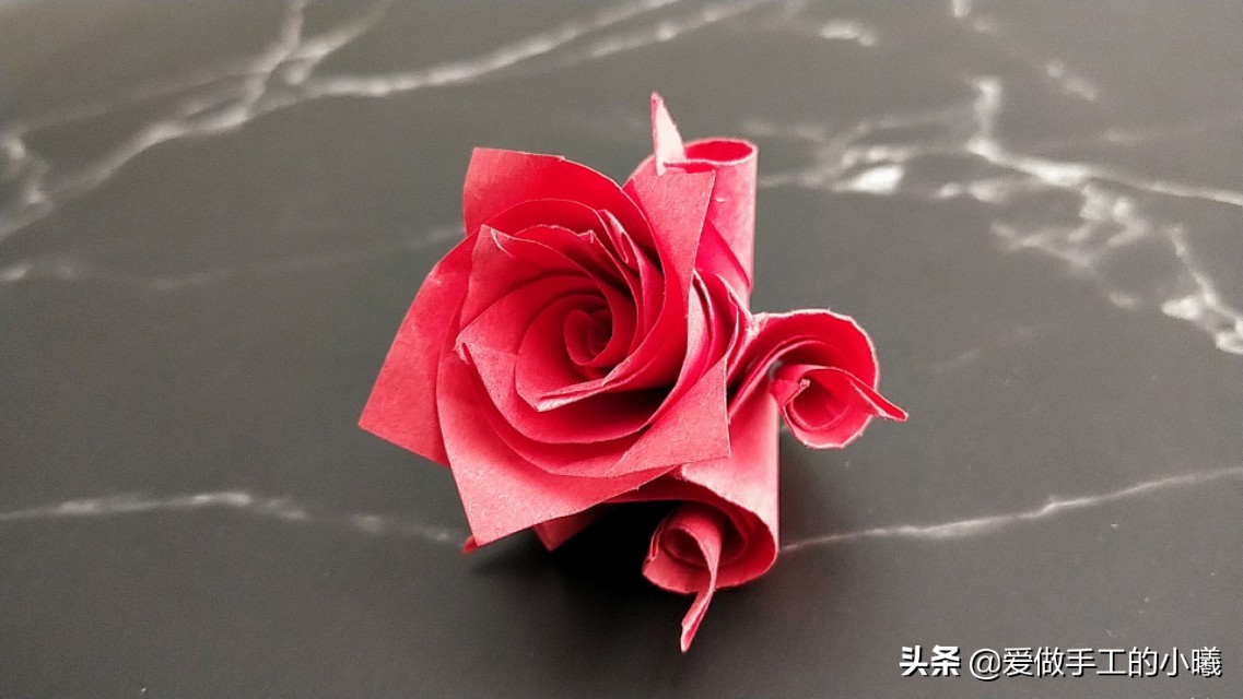 玫瑰花怎么做 手工(快来试试唯美玫瑰花折纸图解教程)