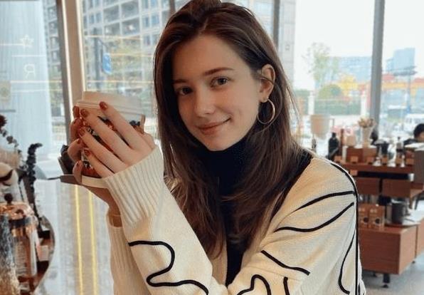 浙江大学混血校花火了，撞脸安妮海瑟薇，中文名字让人喊不出口