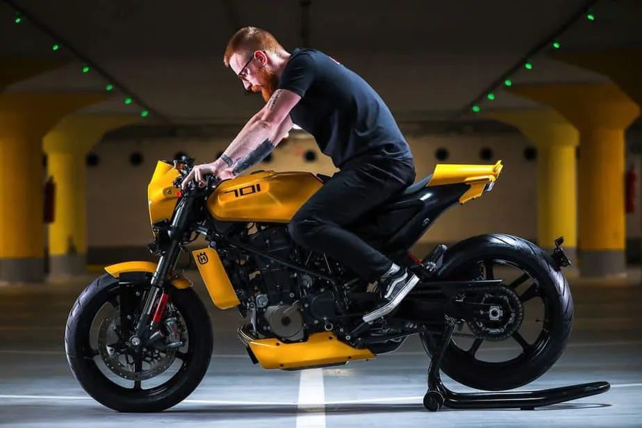改装鉴赏 </p><p>　　“白箭”变“黄箭”，Vitpilen 701 Cafe Racer