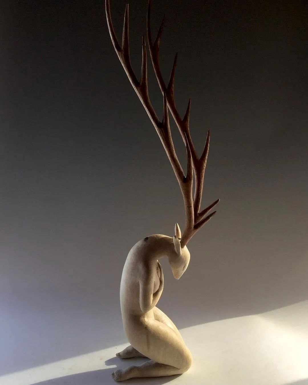 60岁日本老人的“治愈系”木雕，让人直呼“幸福”：太大胆了吧