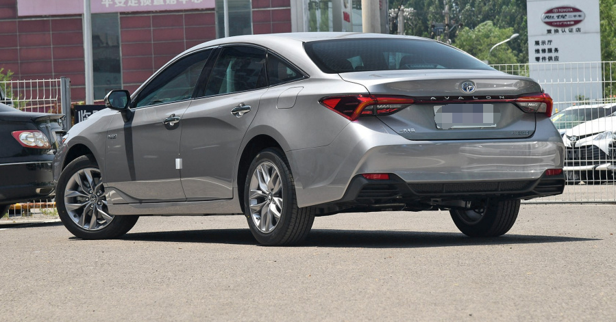 新款一汽丰田亚洲龙来了，换装全新动力总成，油耗变低售价也降了