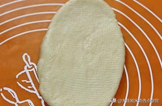 从业十年的面包师告诉你，在家怎么做香香甜甜的酥粒奶油面包