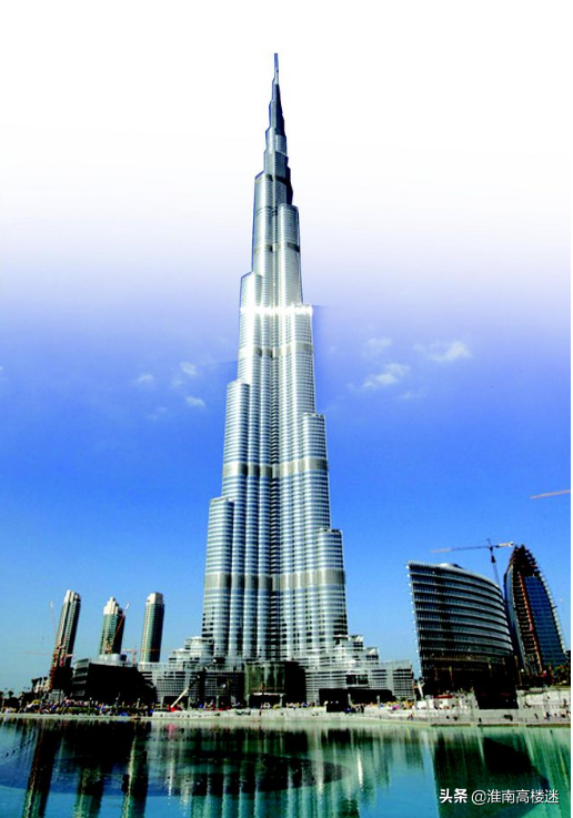 已建成的世界第一高楼 828米162层阿联酋迪拜哈利法塔