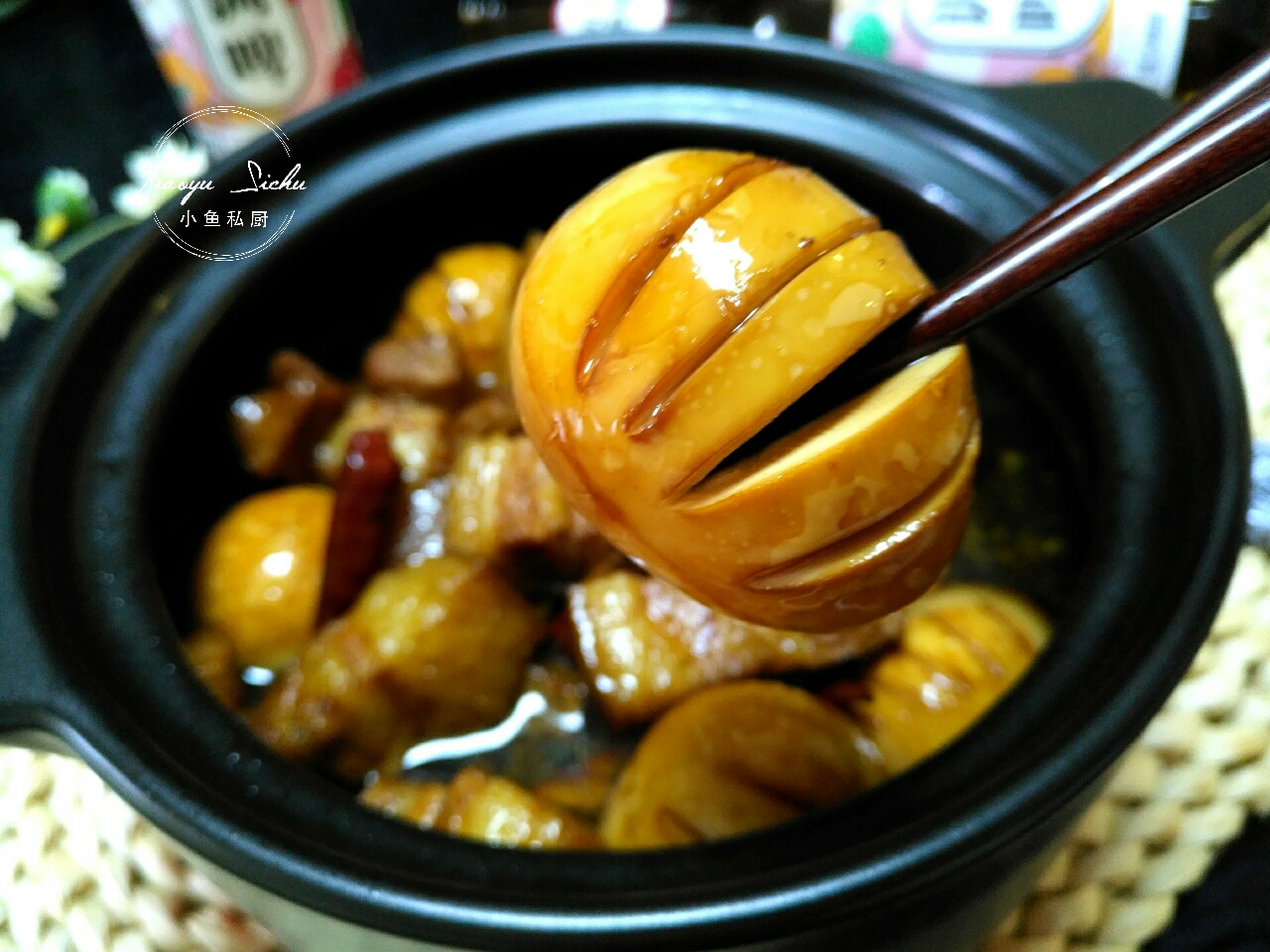 這道紅燒肉，不加一滴水，不用炒糖色，香氣四溢，一口下去香掉魂