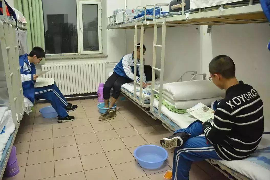 河南学霸689分，高中一直住校，妈妈透露：孩子有3个学习亮点