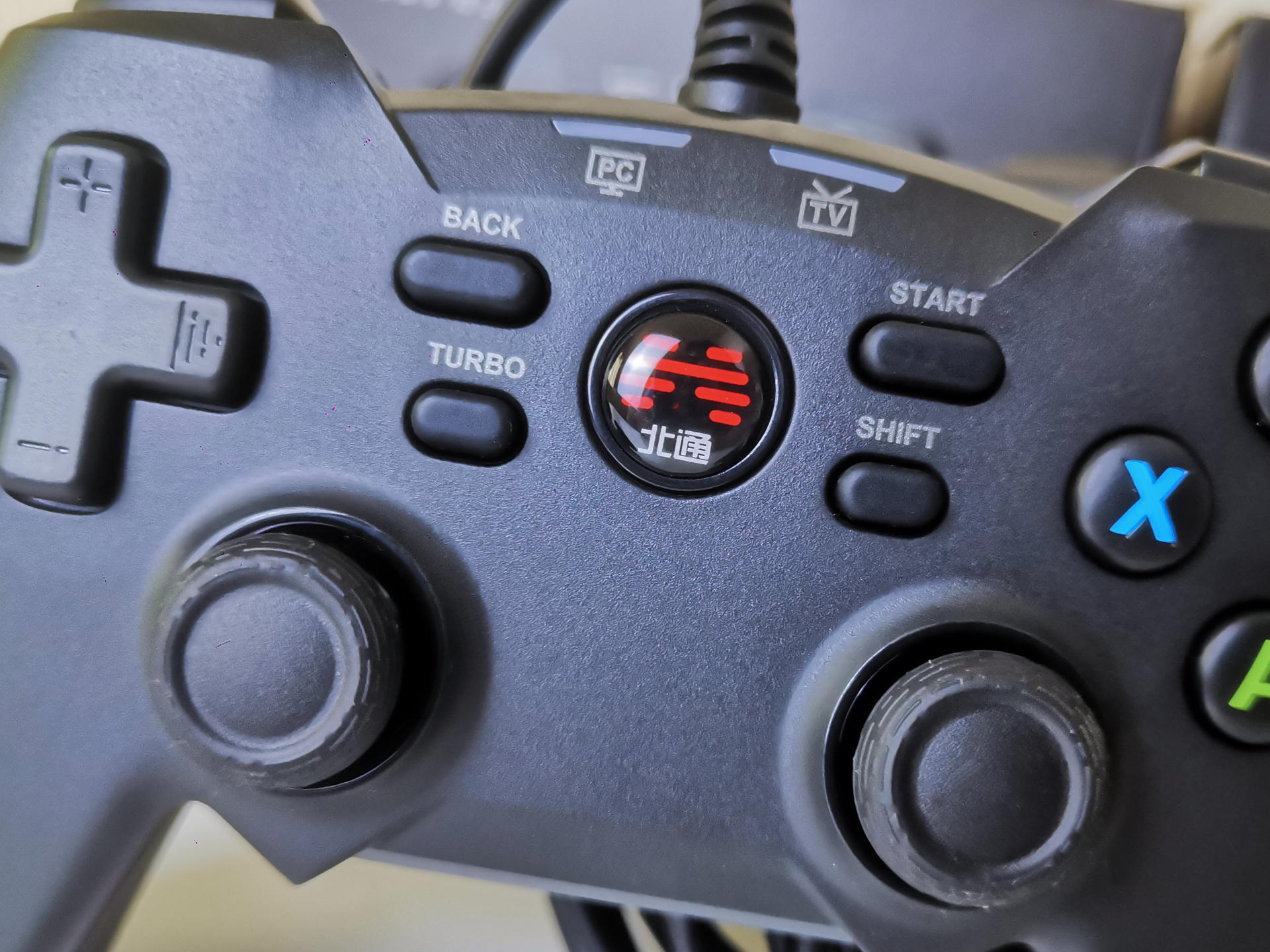 全家人的游戏时刻 北通蝙蝠4游戏手柄 与你相伴