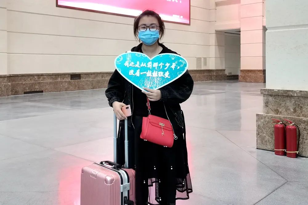 温暖回家路 情真扣人心！我校首批学子平安返校！