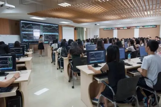 张雪峰最不建议上的专业（三大劝退专业，名字响亮就业难）