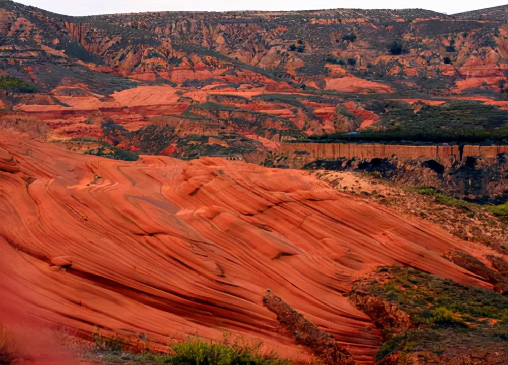 陕西旅游：走进榆林靖边地区波浪谷（图）