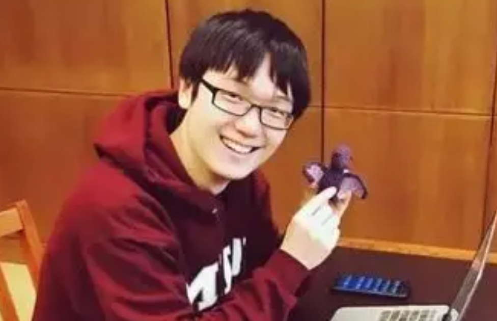 2010年，李泰伯考703分夺北京理科状元，却被美国11所名校拒收