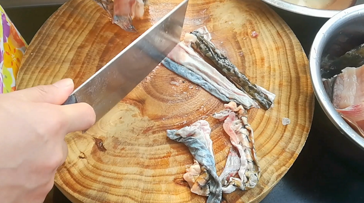 鱼杂怎么做好吃（大厨教你鱼杂在家这么做）