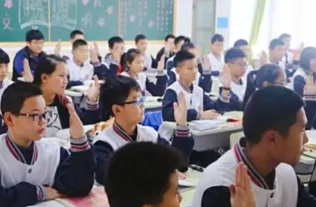 “为啥劝学生去技校，而不是鼓励他们上高中？”班主任给出答案