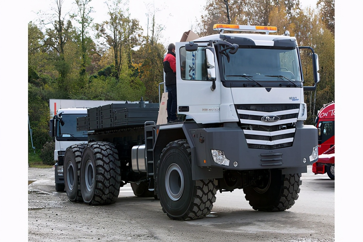 奔驰前四后八自卸车(650马力八缸发动机) - 四帝国车市