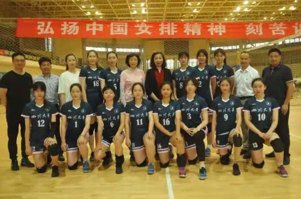 骄傲！中国老女排12金花之一，退役进入四川大学，曾任四川省体育局局长！