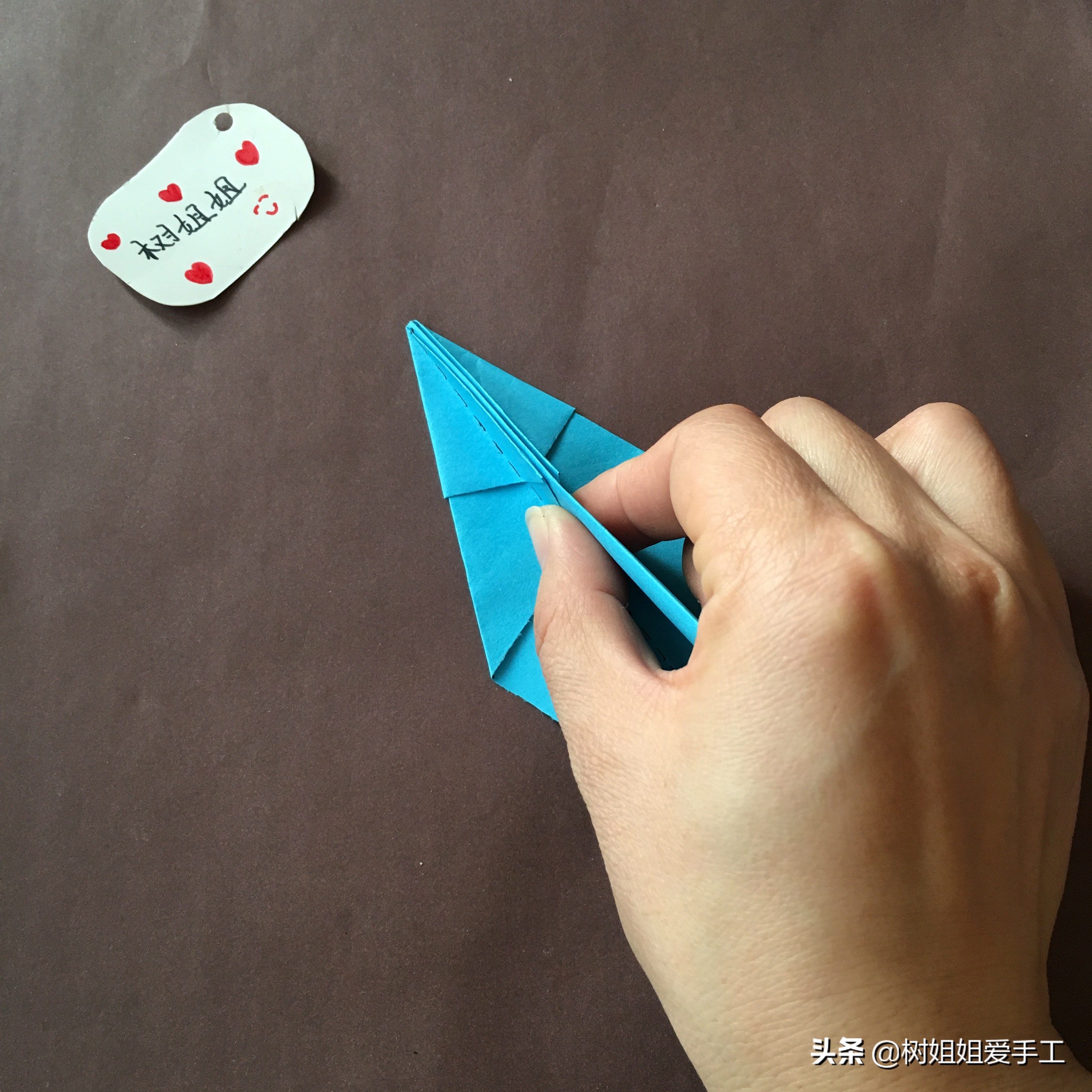 亲子折纸：这是一款超级简单的纸飞机