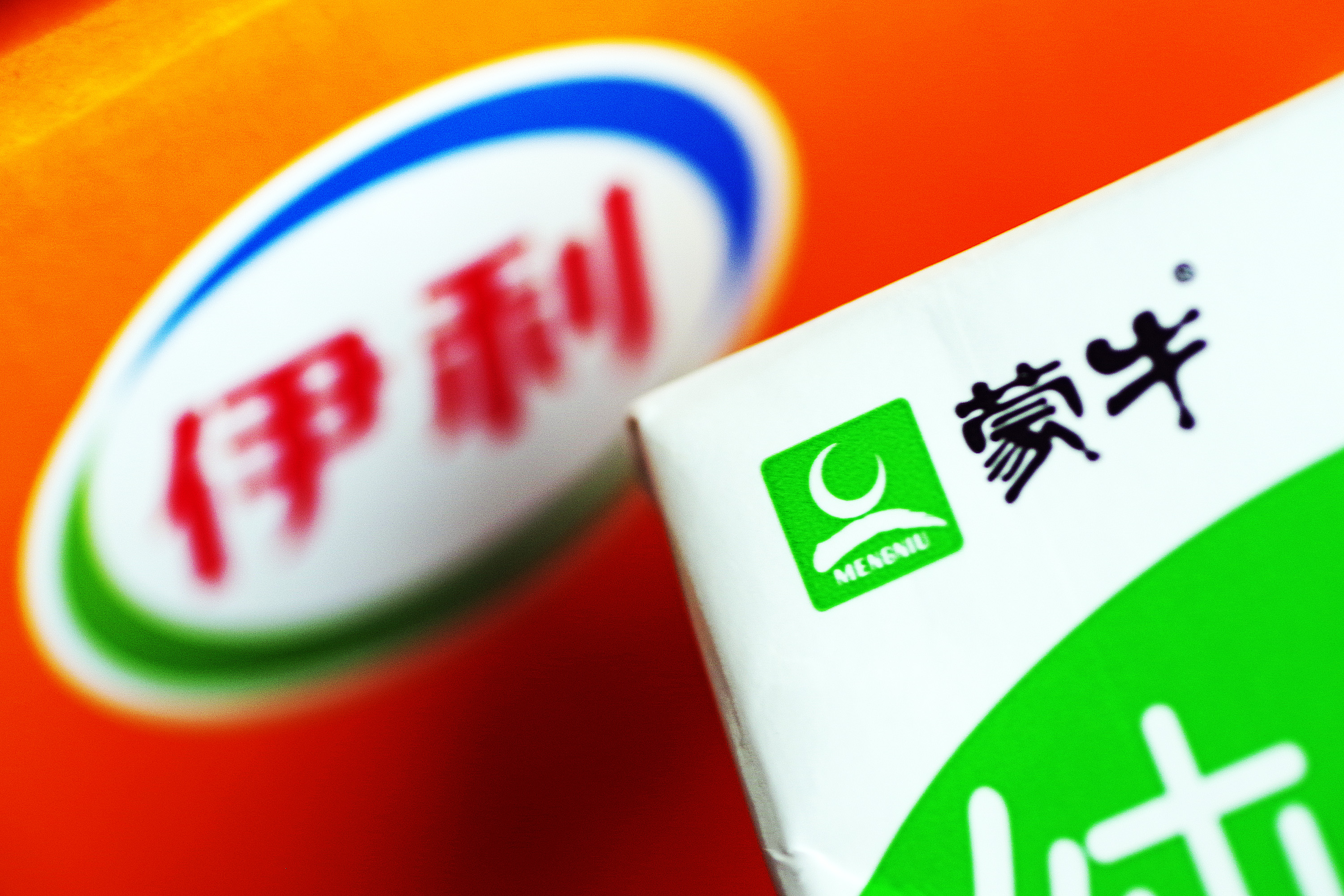 “战友”反目成仇，明争暗斗22年，蒙牛伊利乱战始末