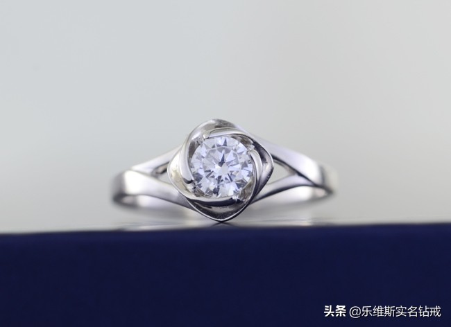 中国十大钻石品牌排行,2019钻戒品牌排行揭晓？结婚钻戒什么牌子好？