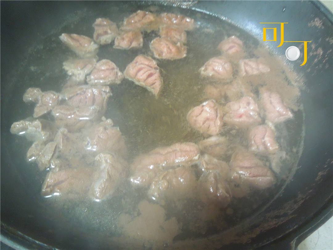 用沙茶酱炖一锅牛肉，鲜香下饭，广东、闽南人特别喜爱