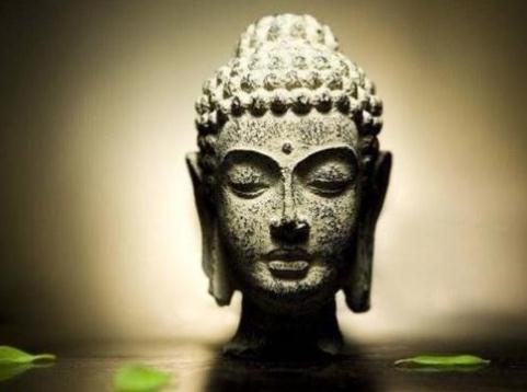 佛说：善良之人，心如明月，不争不怨，自得安宁，福报自至。