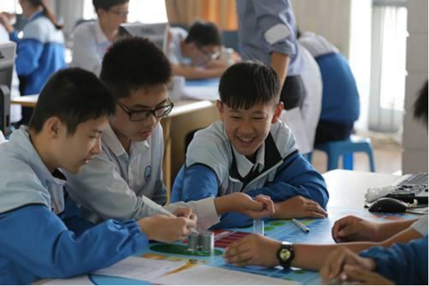 初中生的“标准发型”出炉，男生是很短的寸头，女生的也是很短