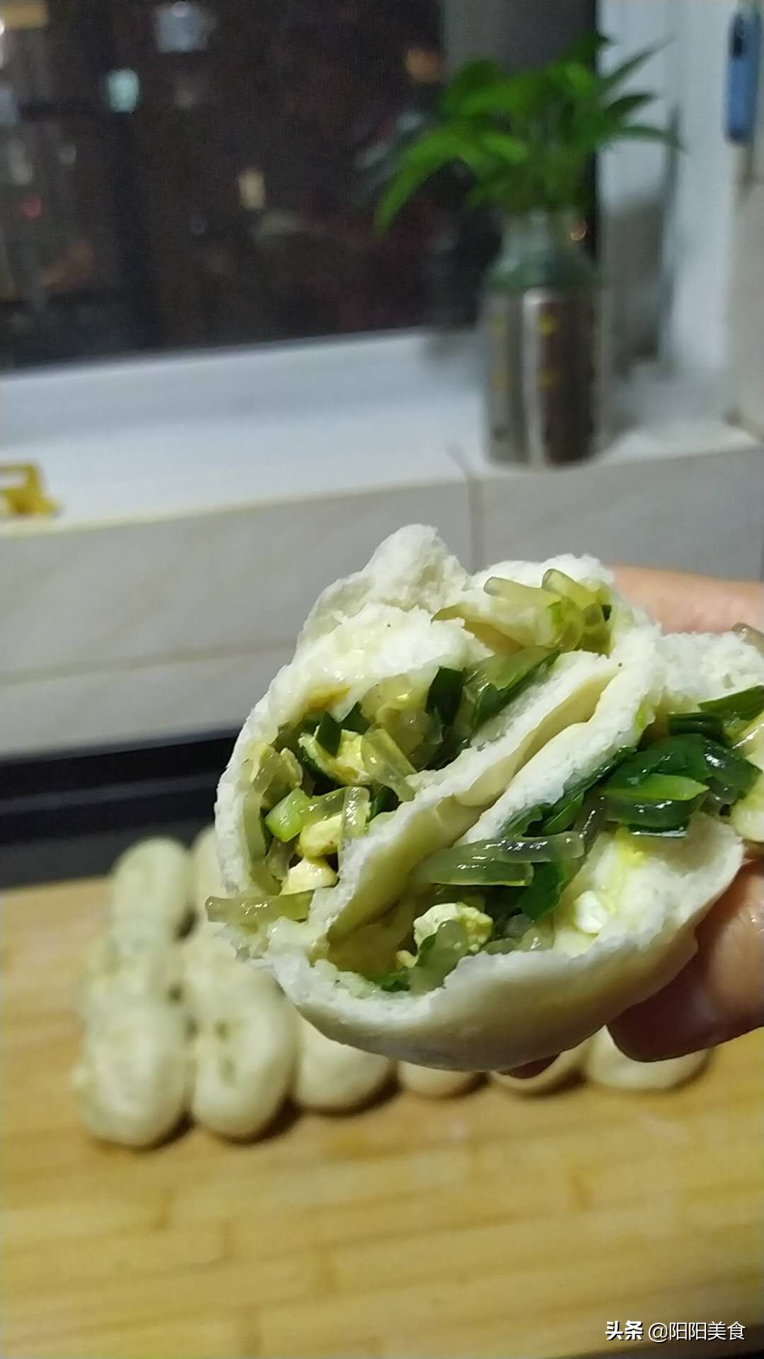 韭菜豆腐粉条包子馅怎么调（鸡蛋韭菜豆腐粉条馅的素包子）