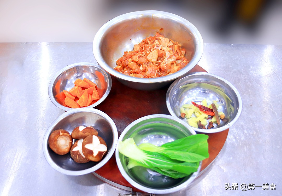 黃燜雞飯,黃燜雞米飯的制作過程