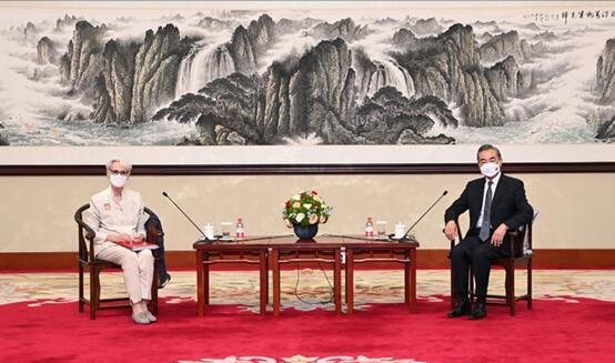 美国扛不住了？通胀危机暴露向中国求助，中国只丢出一份清单