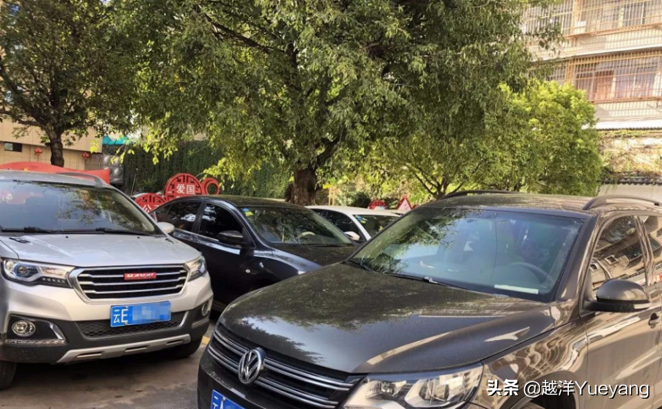 车被堵了，找不到挪车电话？教你这几招，轻松解决