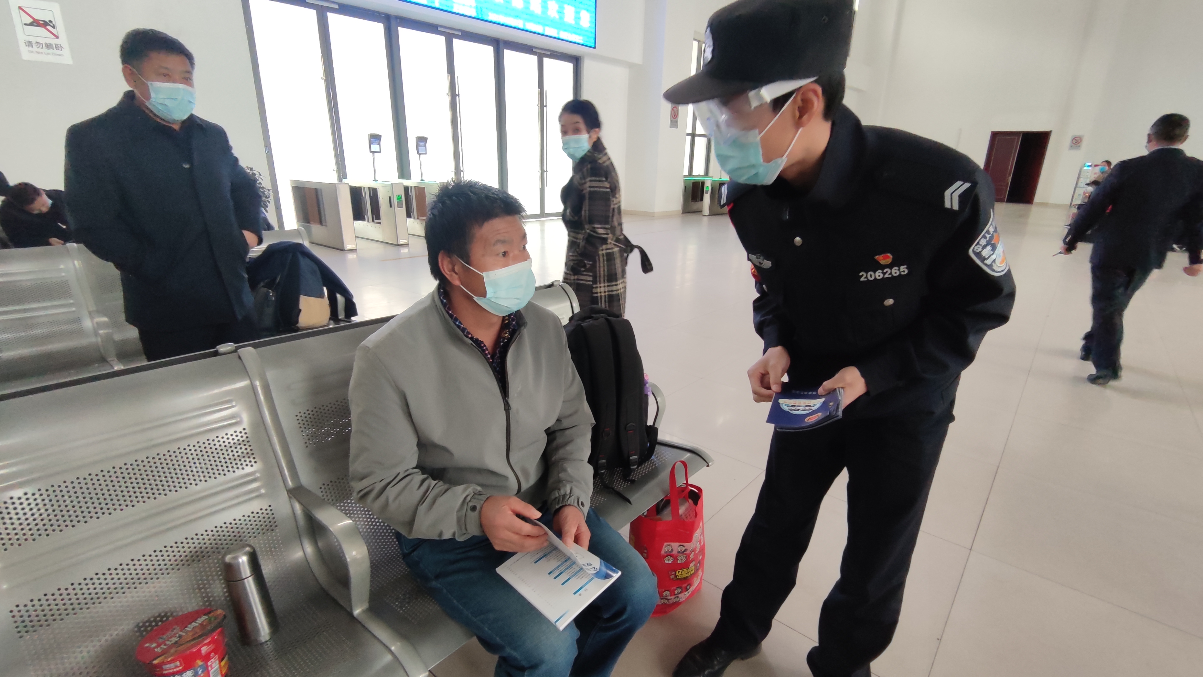 延安铁路公安处绥德站派出所：防范电信诈骗，宣传安全知识