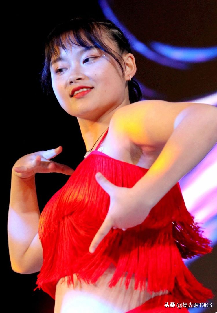 施秉一中：唱响青春   舞动人生